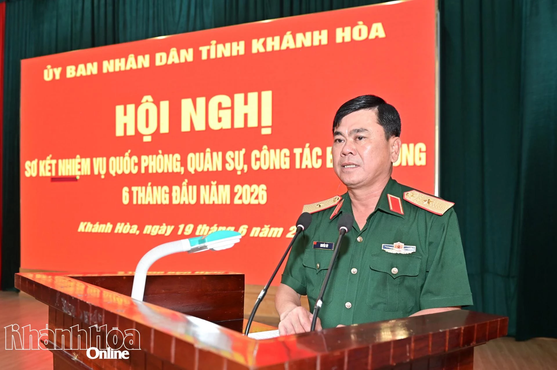 Thiếu tướng Nguyễn Túy phát biểu tại hội nghị.