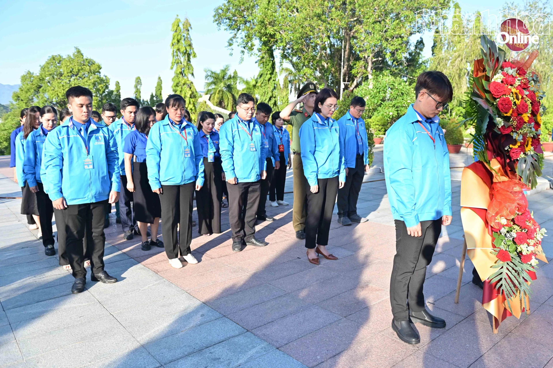 Đoàn dành phút mặc niệm tưởng nhớ các anh hùng liệt sĩ.