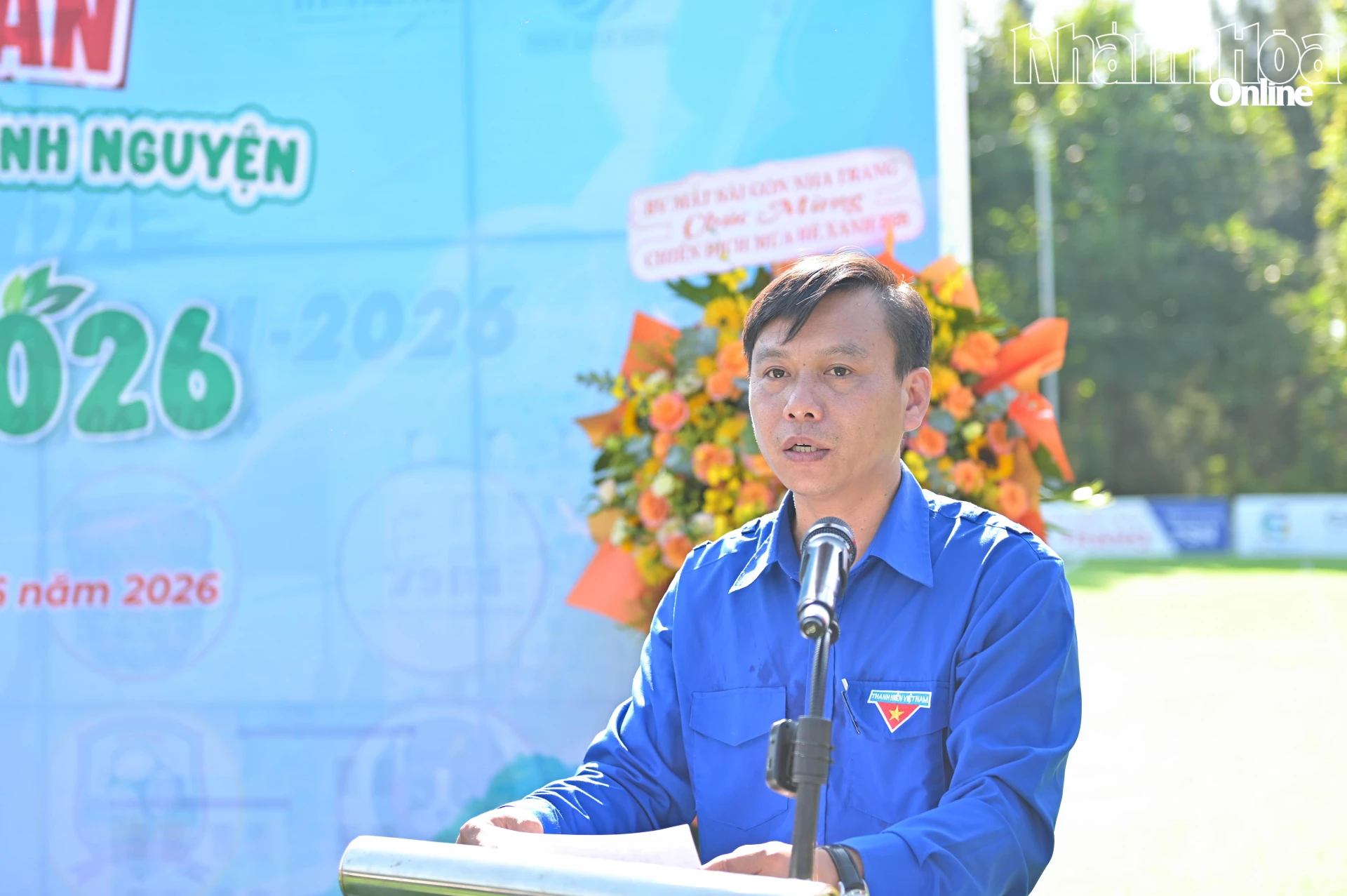 Anh Huỳnh Hữu Phúc - Phó Chủ tịch Ủy ban MTTQ Việt Nam tỉnh, Bí thư Tỉnh đoàn phát biểu giao nhiệm vụ cho các đơn vị.
