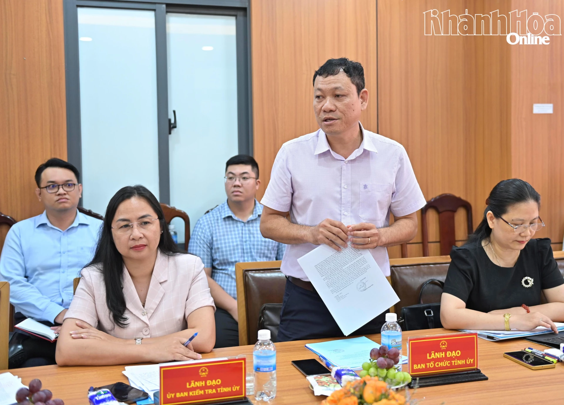 Lãnh đạo Ban Tổ chức Tỉnh ủy phát biểu tại buổi làm việc.