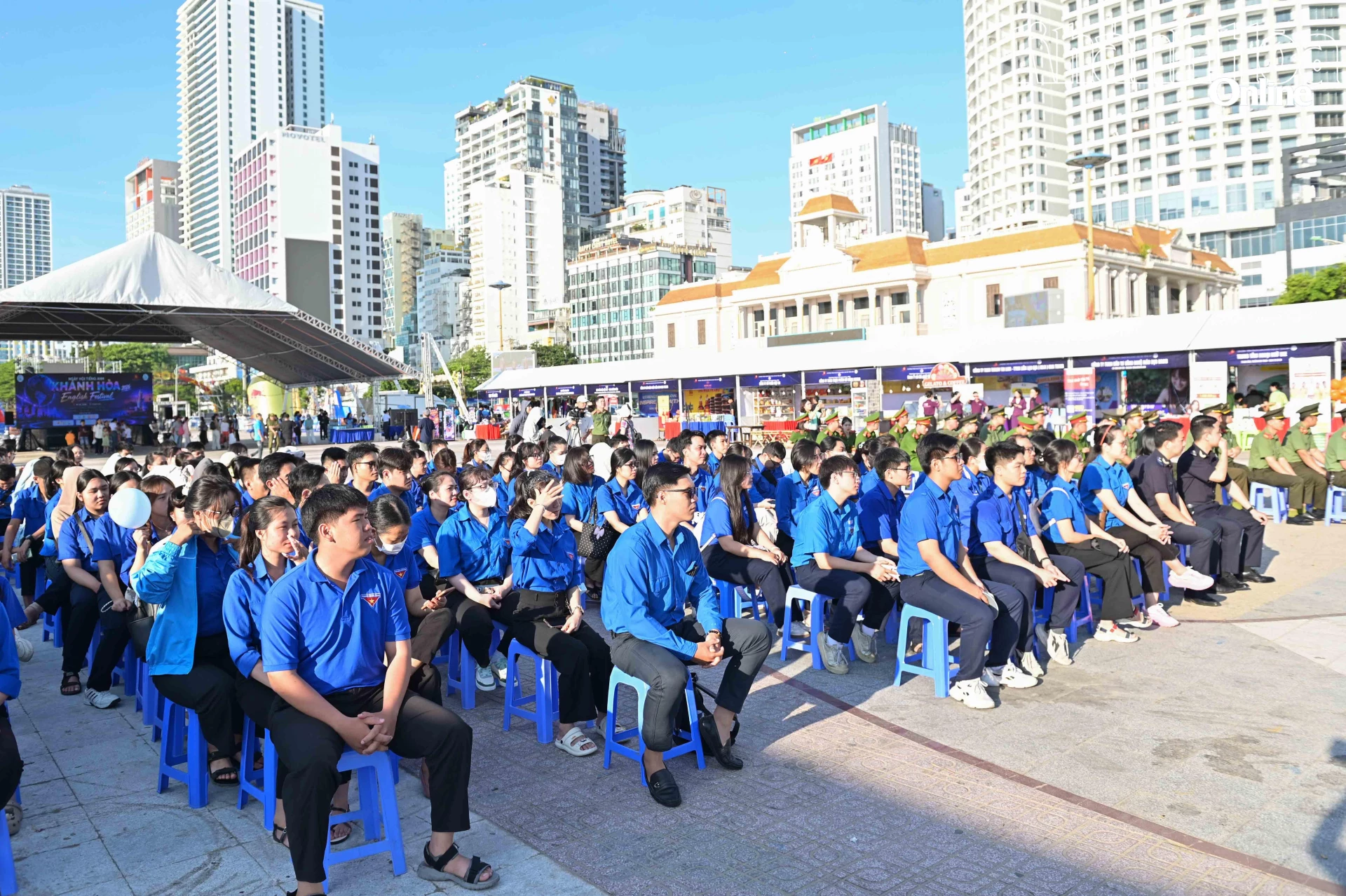 Đông đảo đoàn viên, thanh niên tham gia hưởng ứng lễ khai mạc ngày hội.