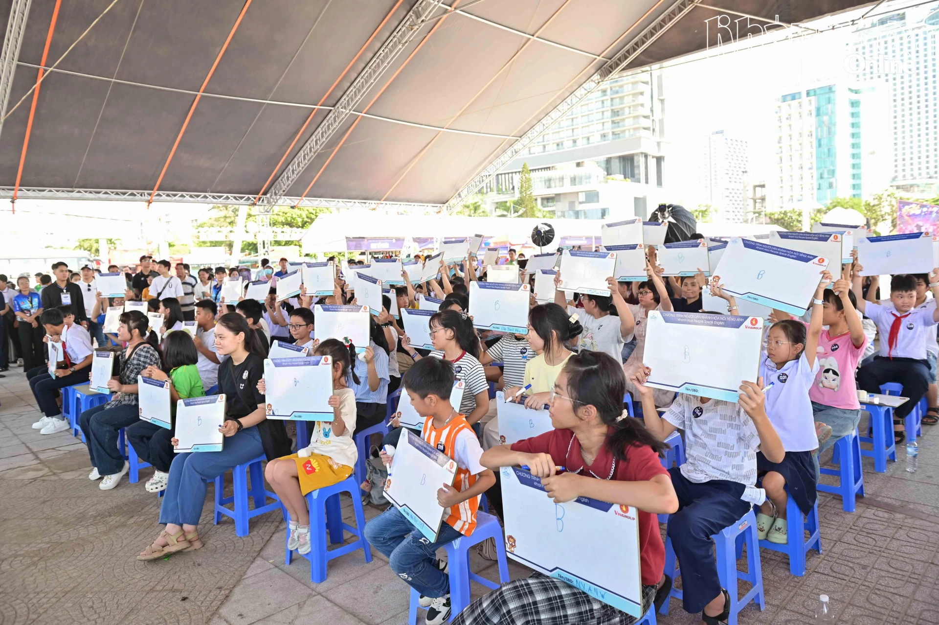 Đông đảo thí sinh tham gia cuộc thi.