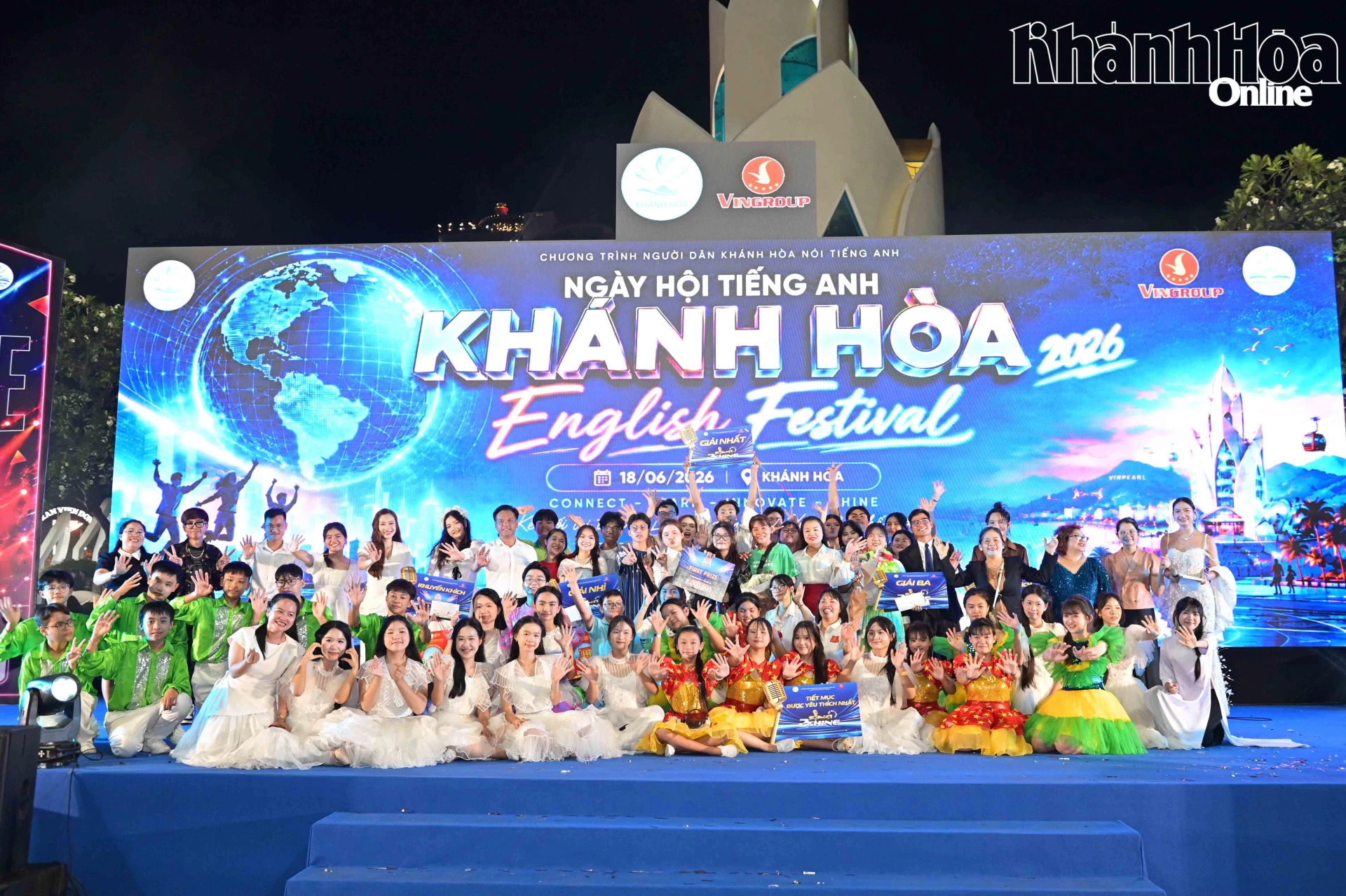 Các đội thi, thí sinh cùng chụp hình lưu niệm, khép lại một ngày hội thành công, để lại nhiều dấu ấn tốt đẹp.