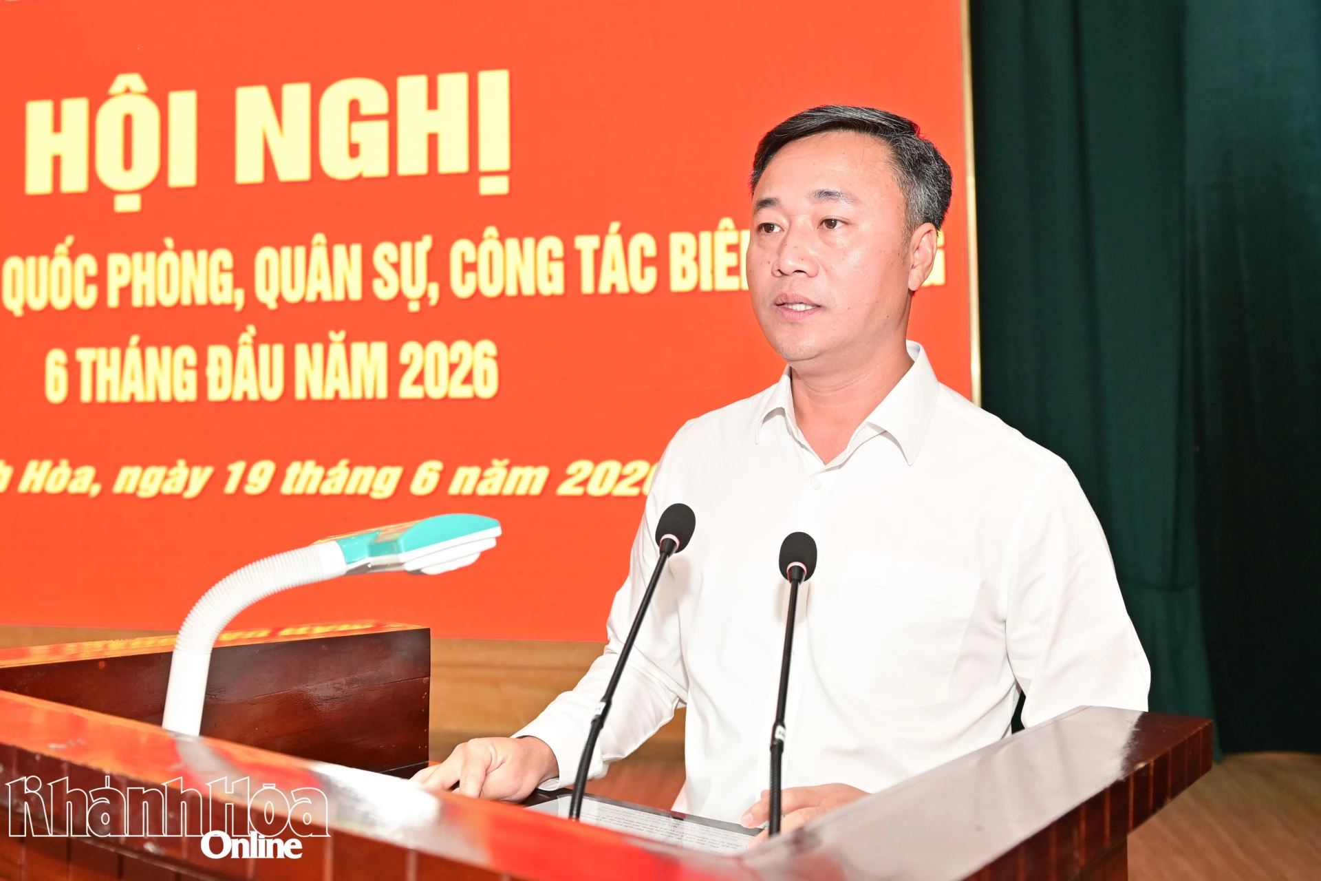 Chủ tịch UBND tỉnh Nguyễn Việt Hùng phát biểu chỉ đạo tại hội nghị.