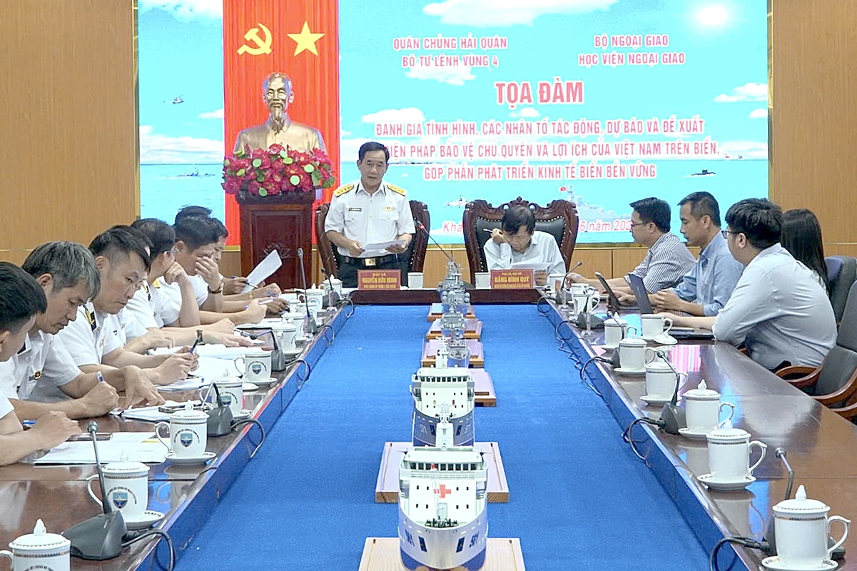Đại tá Nguyễn Hữu Minh phát biểu 