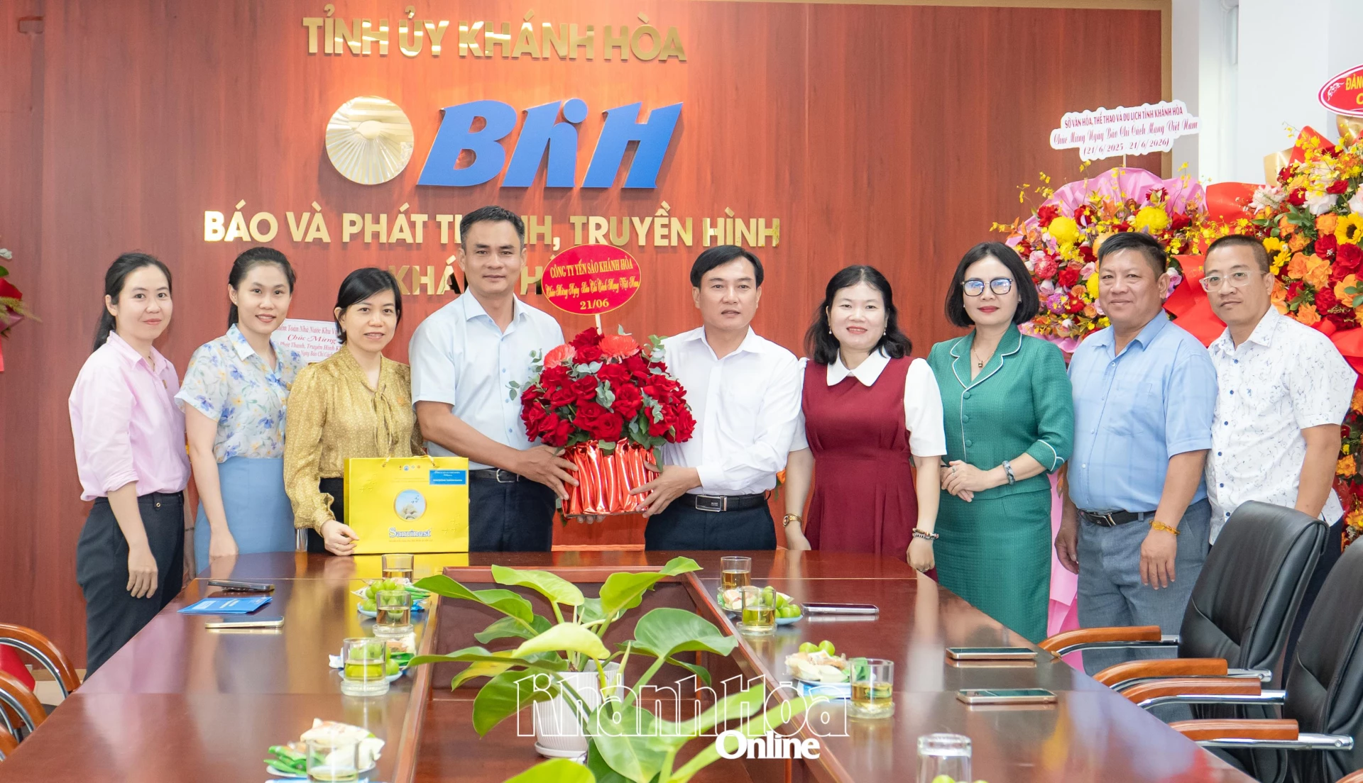 Lãnh đạo Công yến sà