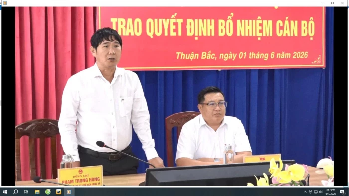UBND xã Thuận Bắc trao Quyết định bổ nhiệm cán bộ