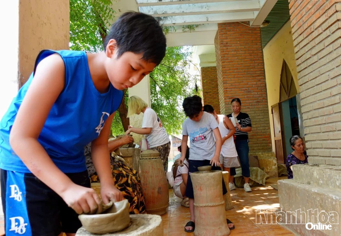 Trải nghiệm với gốm Bàu Trúc