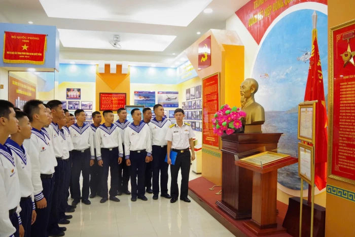 Lữ đoàn 954 giáo dục truyền thống cho chiến sĩ mới về đơn vị