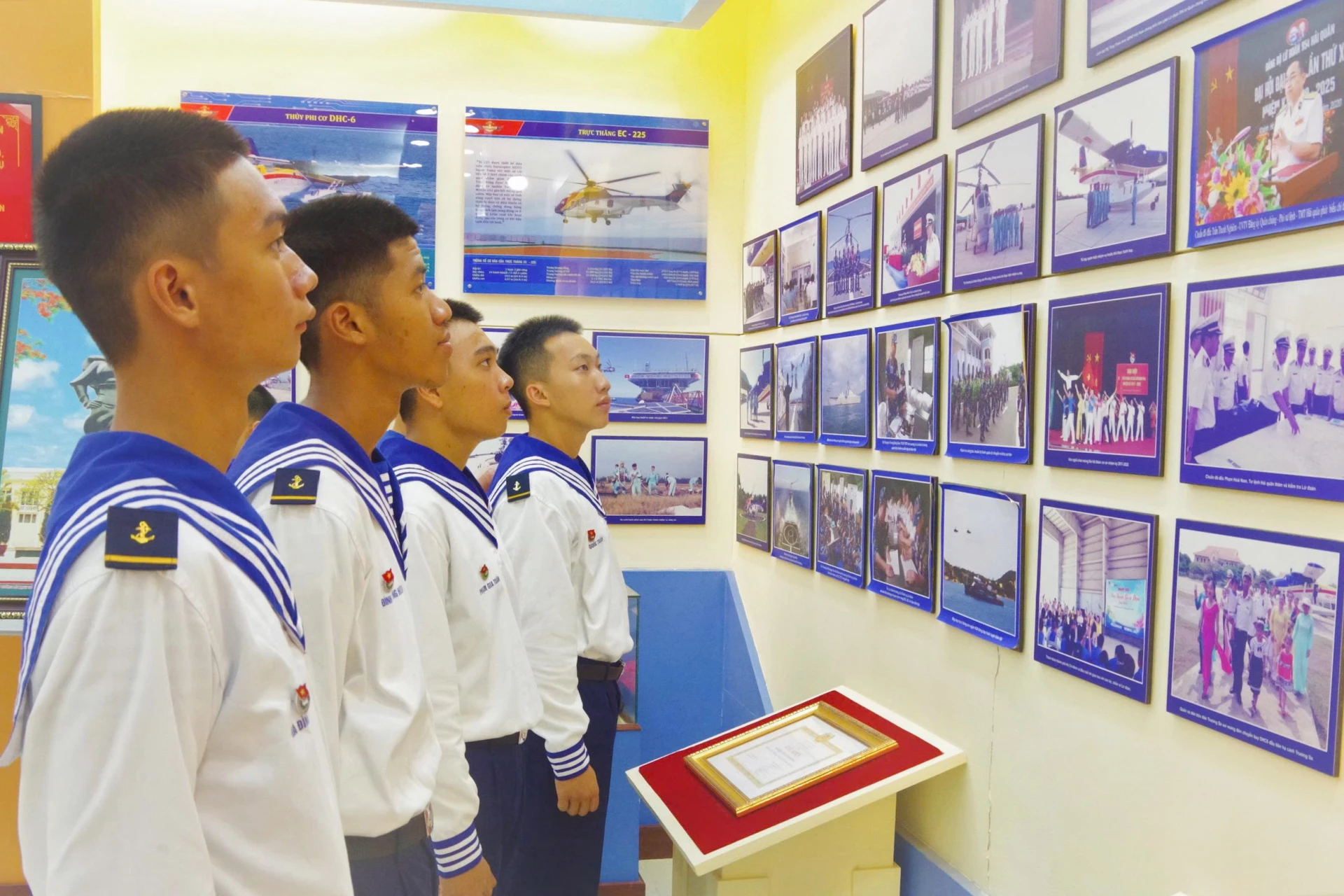 Tham quan hình ảnh hoạt động của đơn vị qua các thời kỳ.