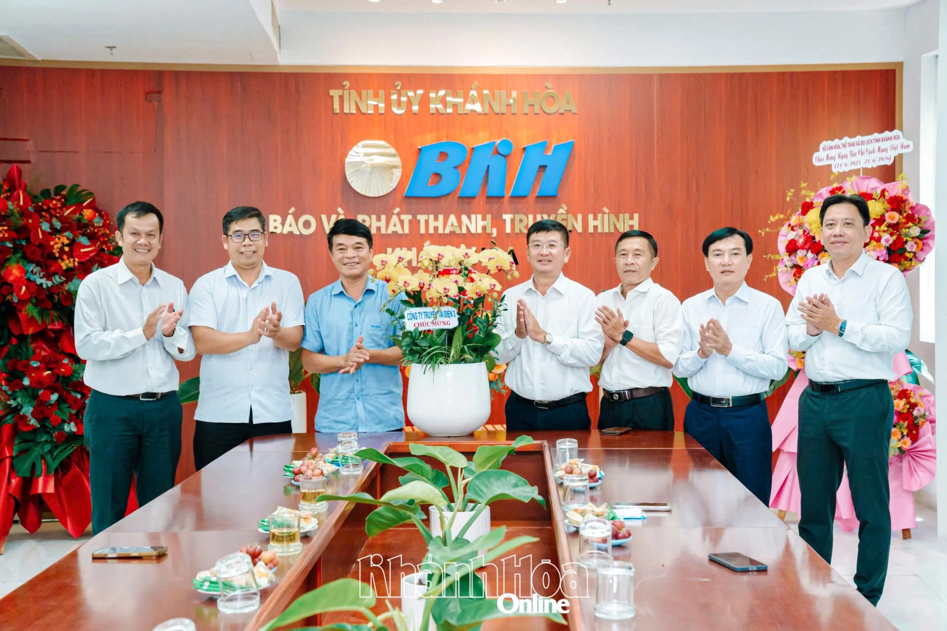 thăm, chúc mừng Báo và Phát thanh, Truyền hình Khánh Hòa