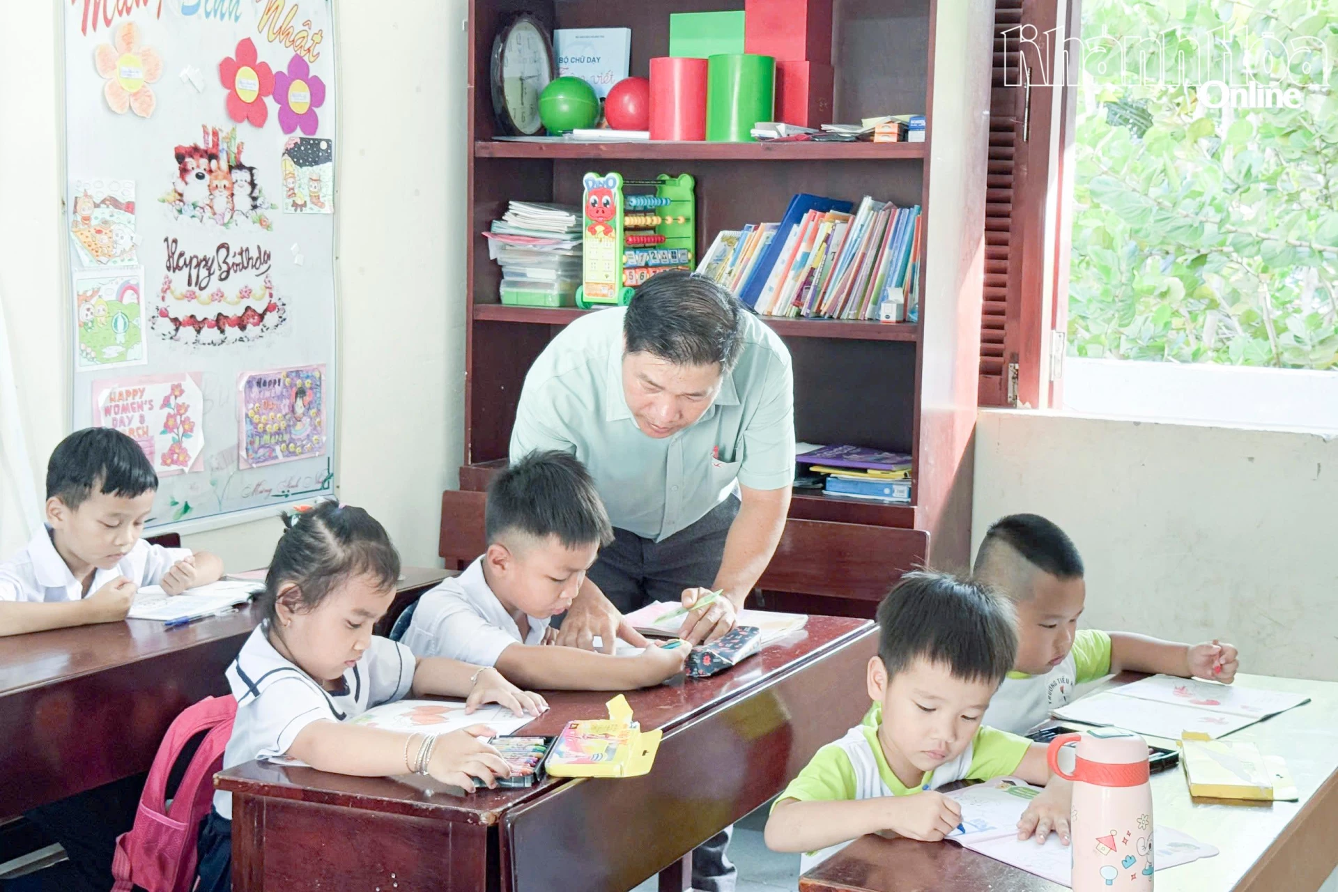Một tiết học của thầy trò ở đảo Sinh Tồn. 