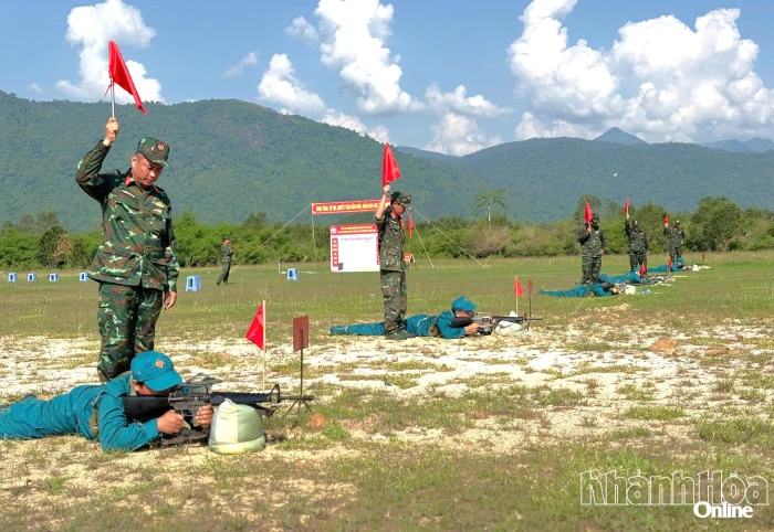 Kiểm tra bắn đạn thật cho lực lượng dân quân xã Khánh Vĩnh