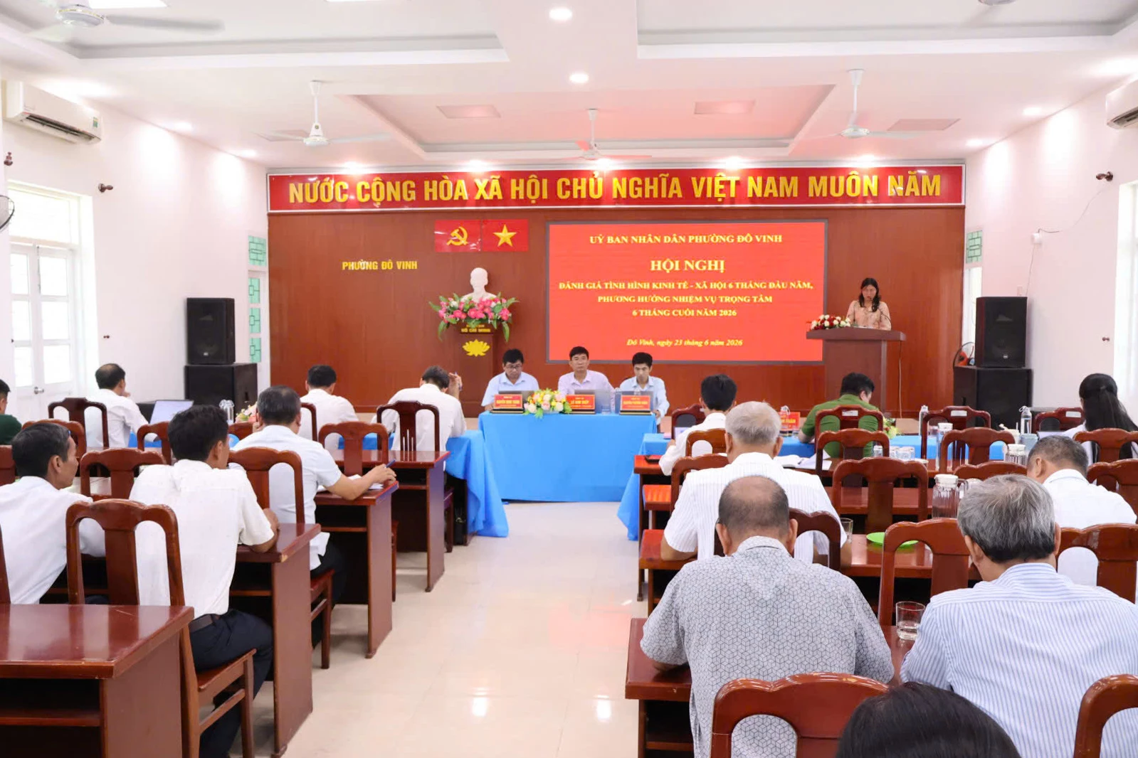 Quang cảnh hội nghị.