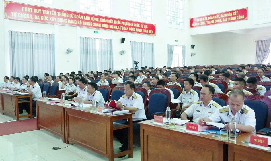 Các đại biểu dự hội nghị.