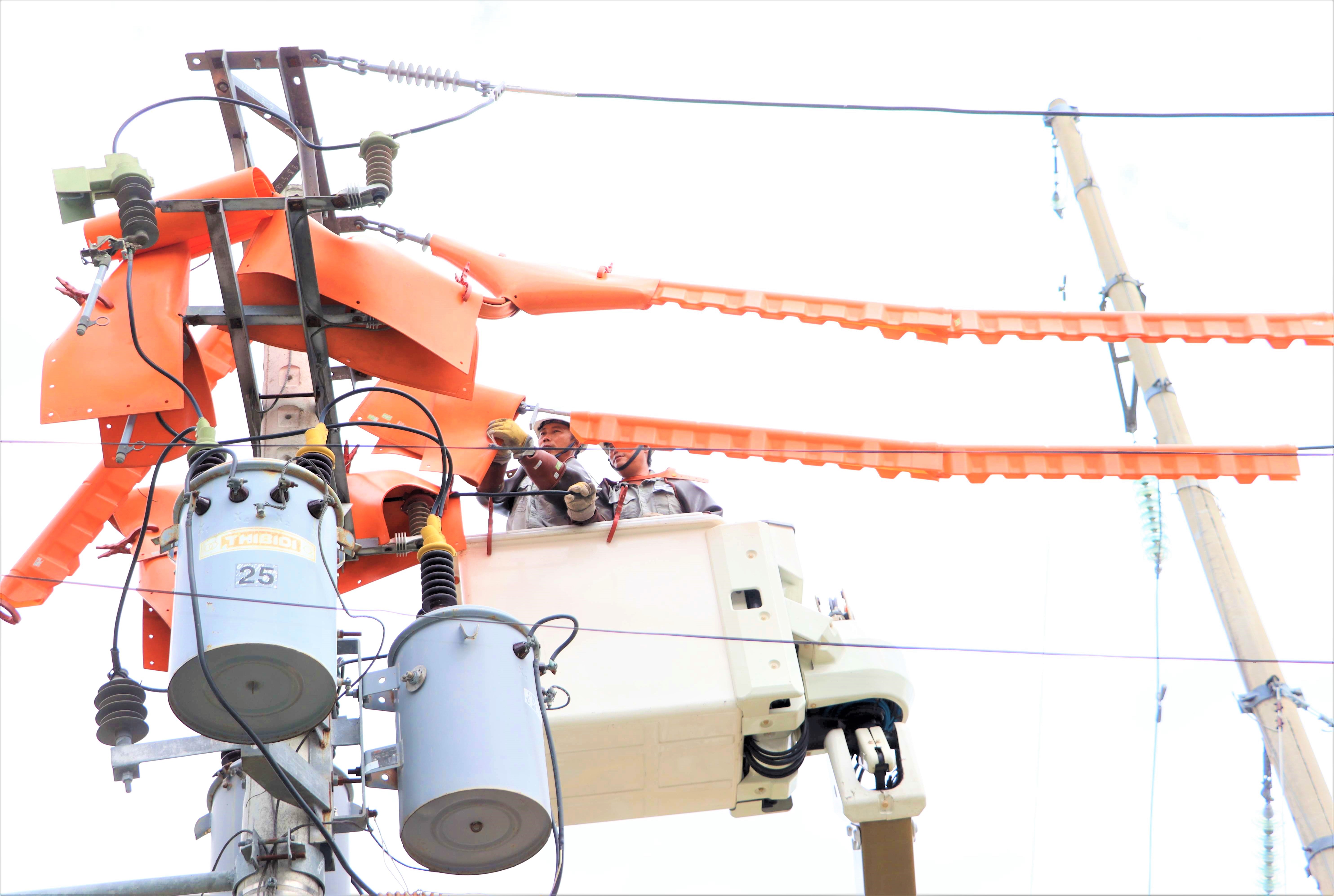 PC Khánh Hòa thi nâng bậc, giữ bậc cho gần 90 công nhân