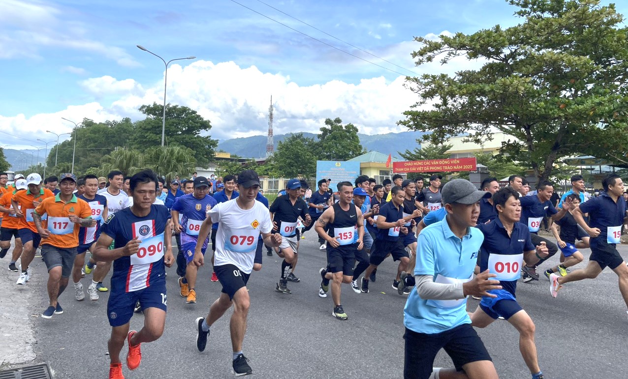 200 công nhân tham gia chạy việt dã