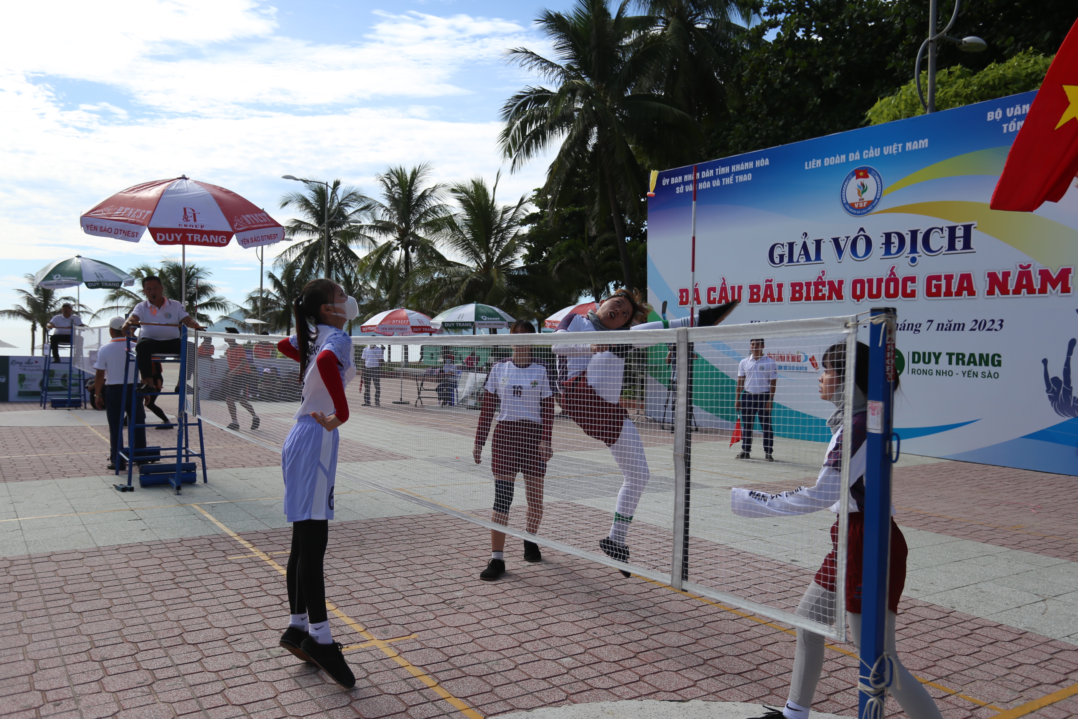 Hơn 200 vận động viên tranh tài Giải vô địch đá cầu bãi biển toàn quốc 2023