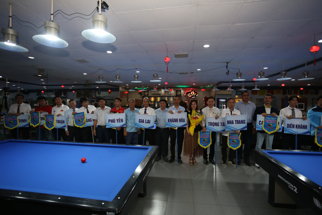 Organization committee giving flowers and souvenir flags to teams

