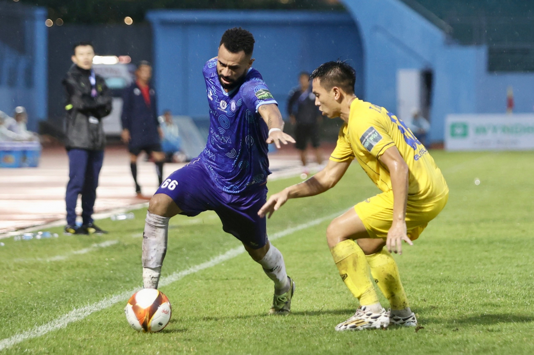 Khanh Hoa FC playing Song Lam Nghe An in round 2, stage 2 of V.League 1-2023

