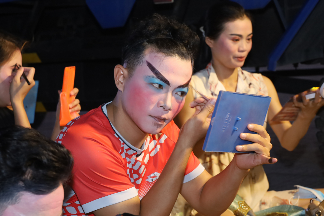 Character makeup, a must-have makeup skill of “Tuong” artists

