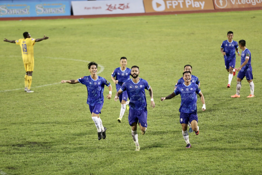 Khanh Hoa FC players celebrating after scoring

