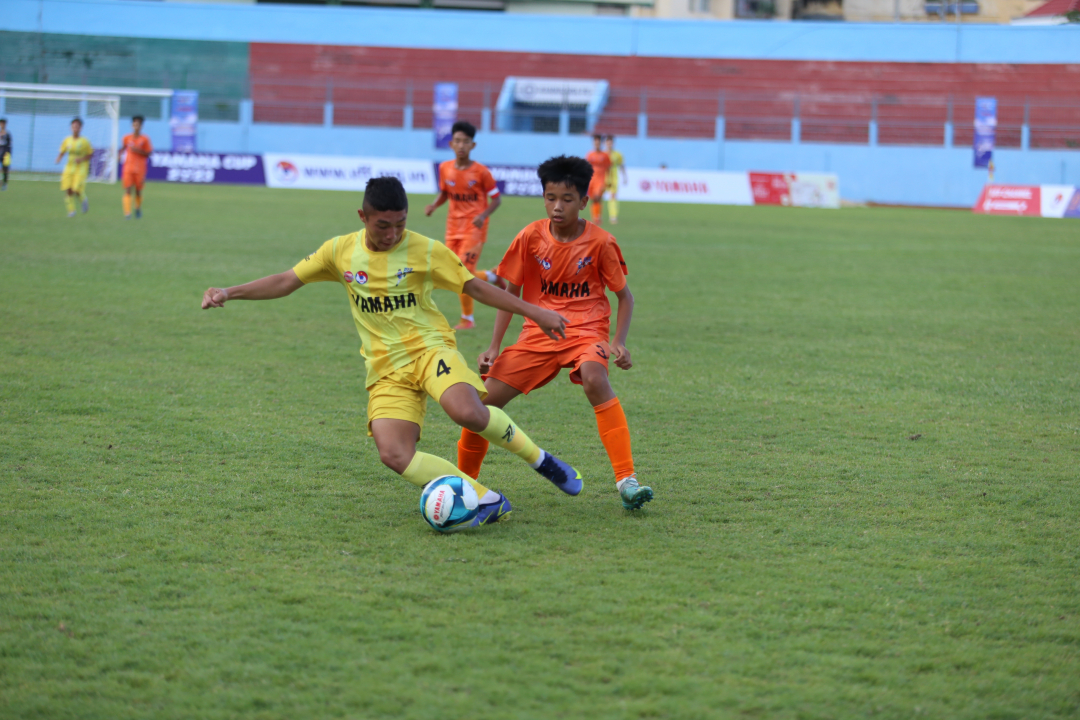 Khanh Hoa U13 (in orange jersey) playing Dong Thap U13

