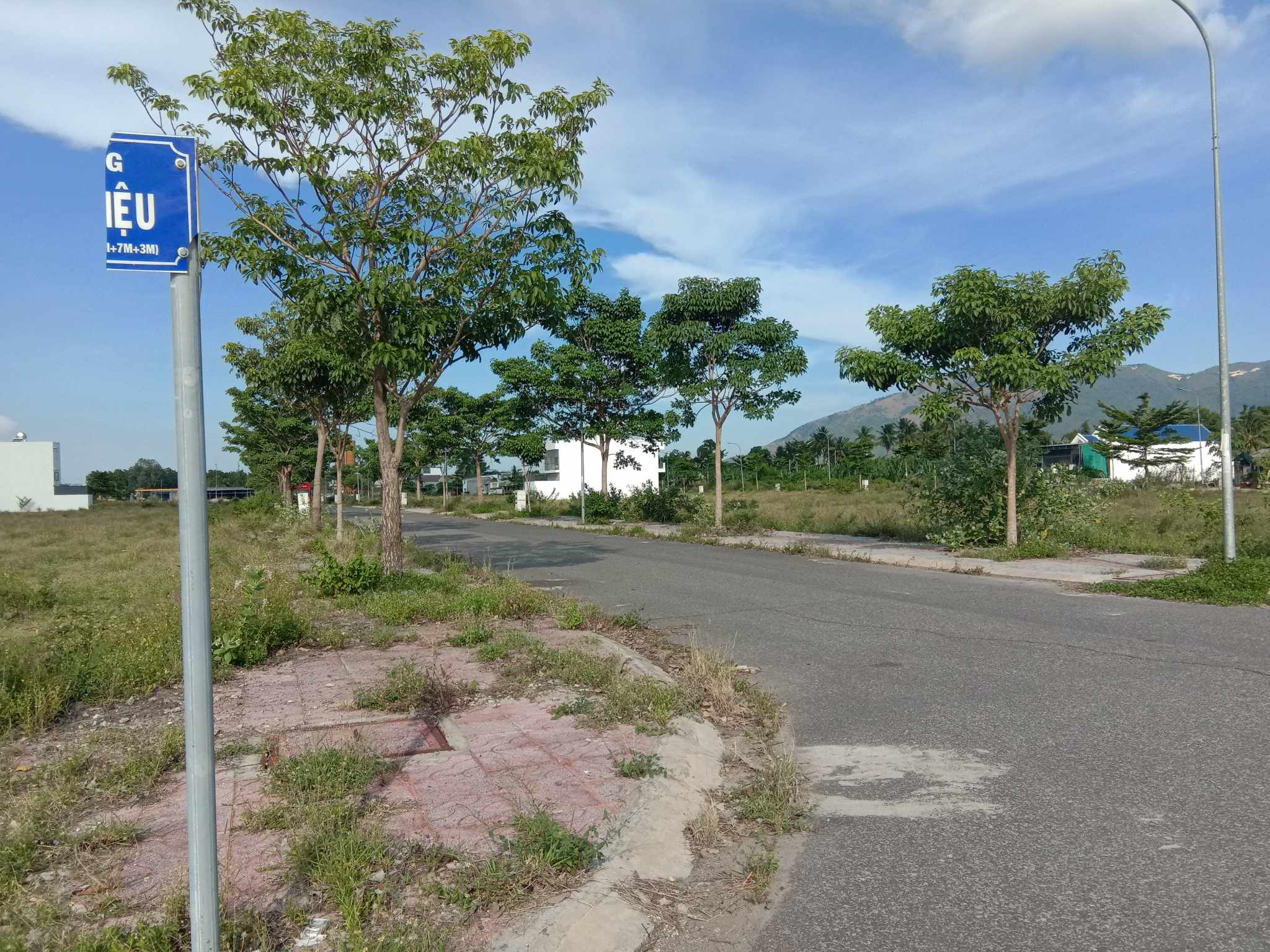 Cần gắn lại biển tên đường