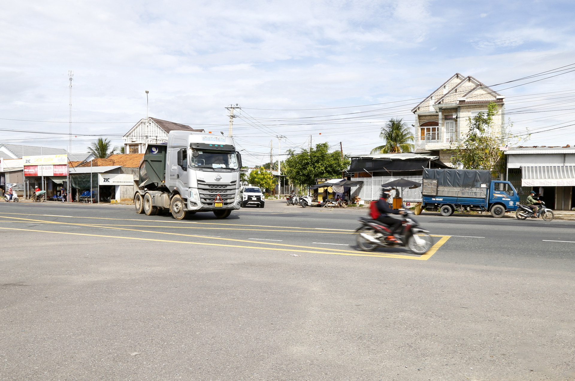 Khu vực ngã tư Đá Bàn có lượng phương tiện lưu thông lớn với tốc độ cao