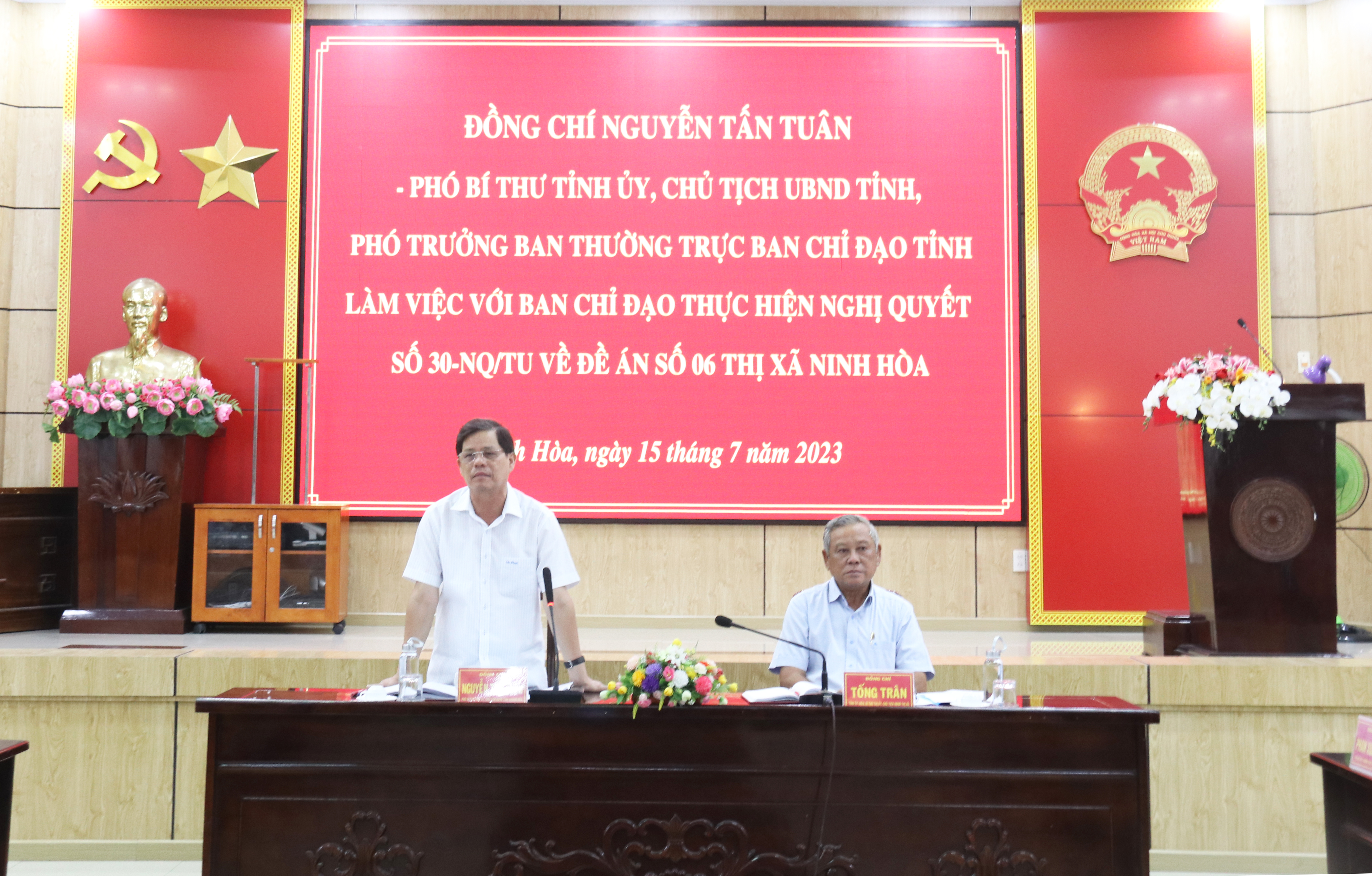 Chủ tịch UBND tỉnh Khánh Hòa Nguyễn Tấn Tuân làm việc với thị xã Ninh Hòa về tiến độ thực hiện Đề án 06