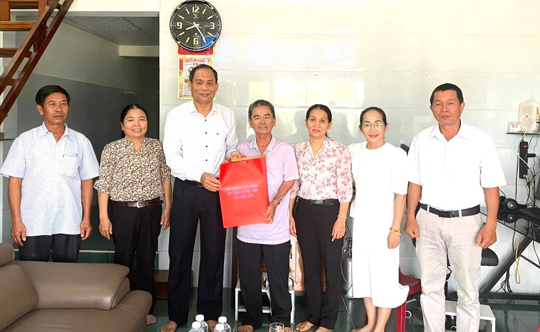 Kỷ niệm 76 năm Ngày Thương binh - Liệt sĩ (27-7-1947 - 27-7-2023): Diên Khánh: Thực hiện tốt công tác đền ơn đáp nghĩa