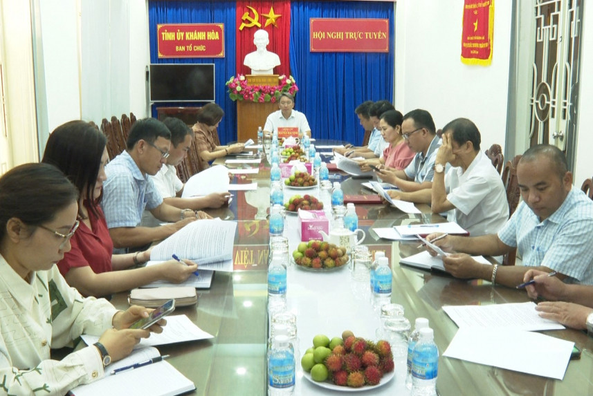 Bí thư Tỉnh ủy Nguyễn Hải Ninh chủ trì tại điểm cầu Khánh Hòa.
