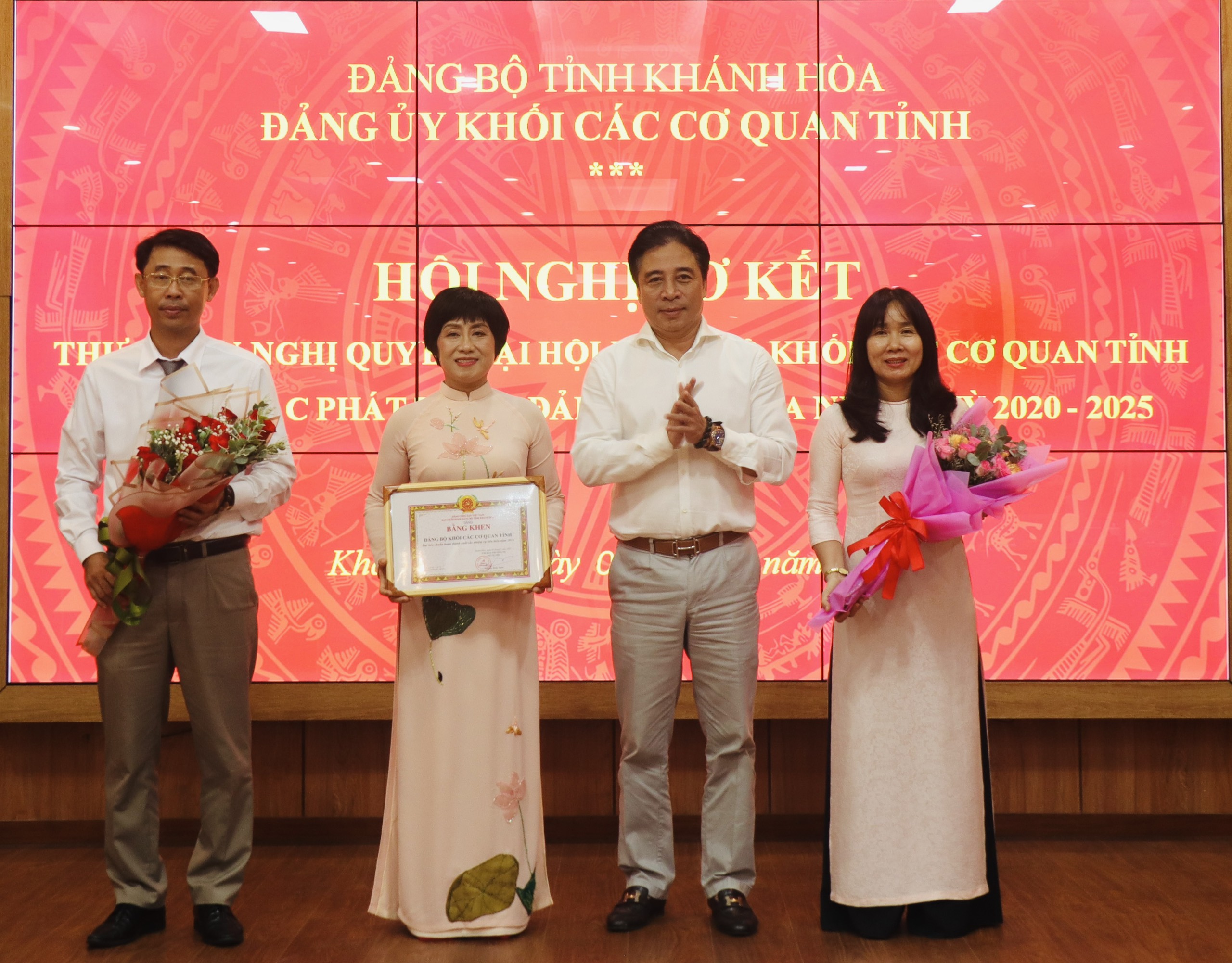 Đảng ủy Khối các cơ quan tỉnh Khánh Hòa:: Kết nạp được 478 đảng viên trong nửa đầu nhiệm kỳ 2020-2025