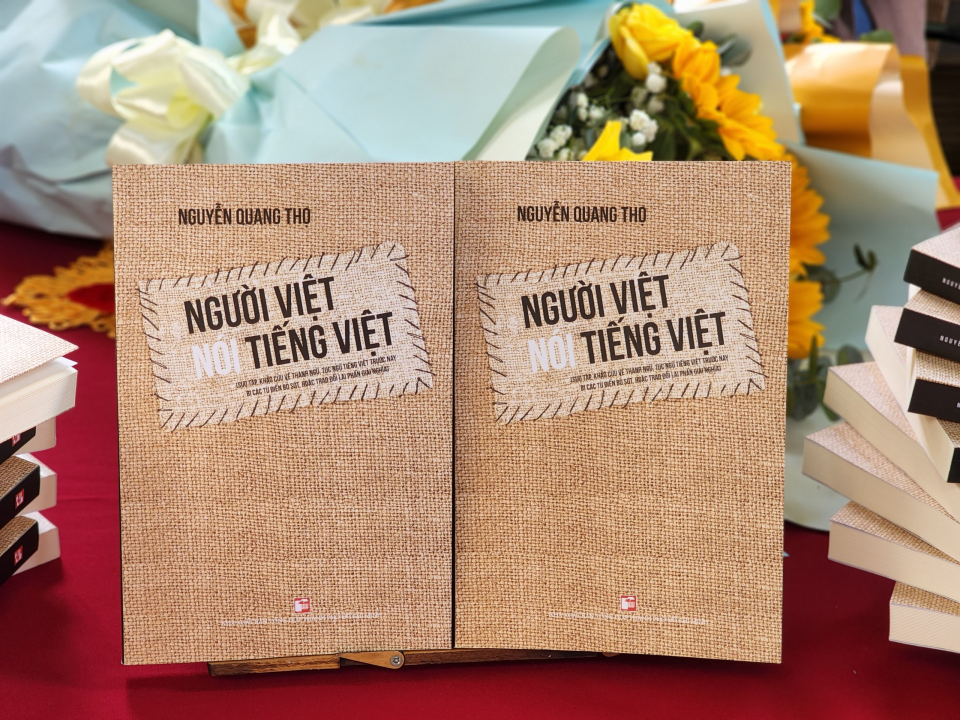 Bìa cuốn sách của tác giả Nguyễn Quang Thọ vừa được ra mắt độc giả.