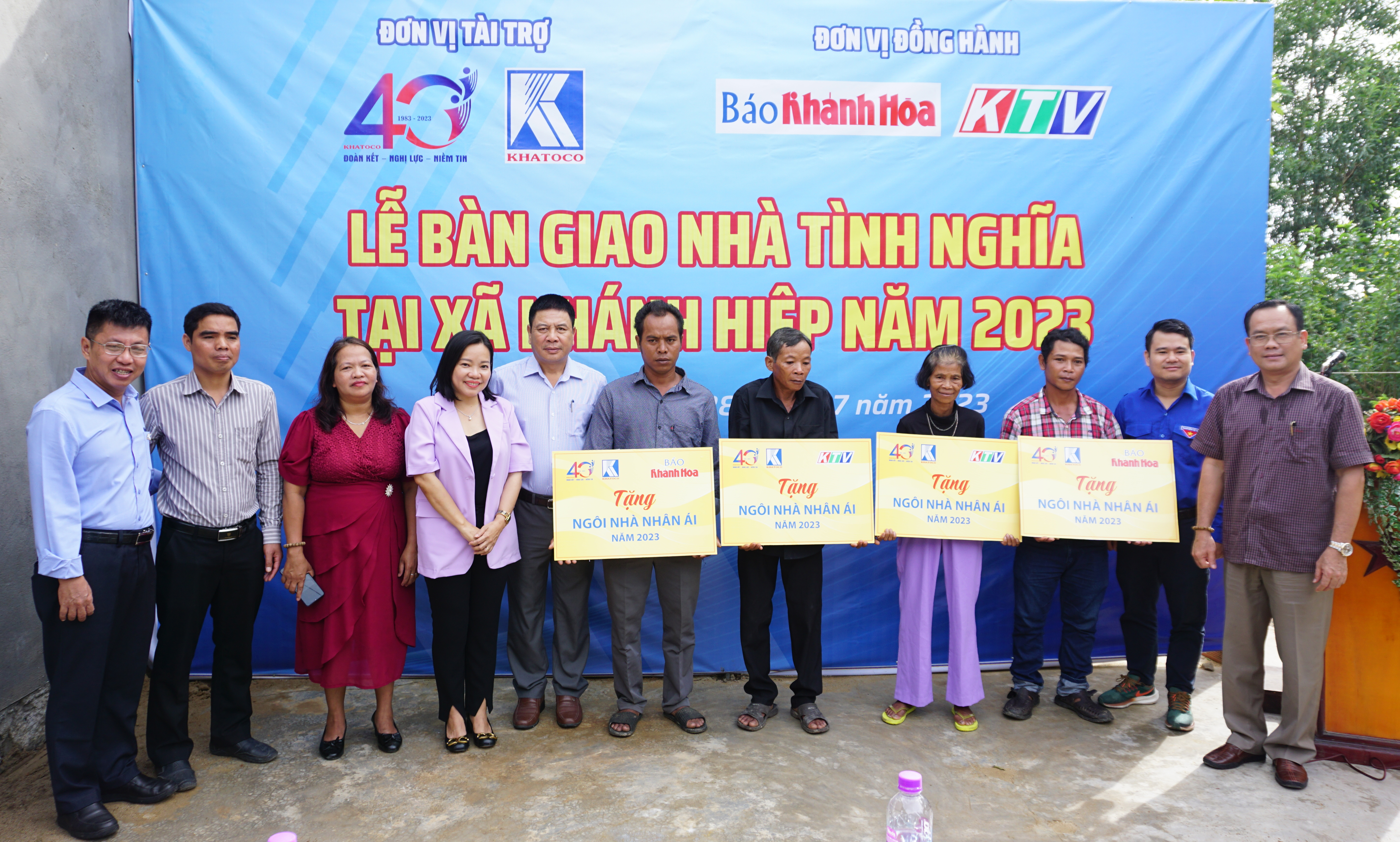 Tổng Công ty Khánh Việt, Báo Khánh Hòa, Đài Phát thanh và Truyền hình Khánh Hòa: Bàn giao 4 căn nhà tình nghĩa cho hộ nghèo xã Khánh Hiệp