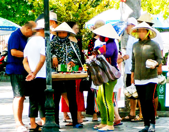 Nha Trang: Tăng cường quản lý hoạt động buôn bán hàng rong