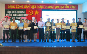 Trường Cao đẳng Du lịch Nha Trang:: Bế giảng các khoá đào tạo nghề cho lao động doanh nghiệp nhỏ và vừa