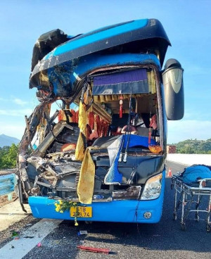 Tai nạn trên cao tốc Nha Trang - Cam Lâm: 2 người tử vong, nhiều người bị thương