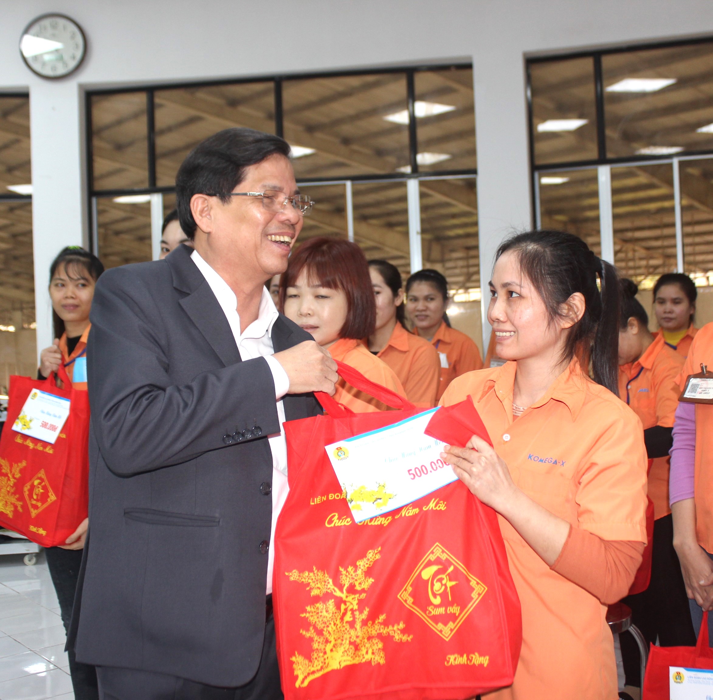 CHÀO MỪNG KỶ NIỆM 94 NĂM NGÀY THÀNH LẬP CÔNG ĐOÀN VIỆT NAM (28-7-1929 - 28-7-2023): Đổi mới hoạt động, chăm lo thiết thực cho đoàn viên