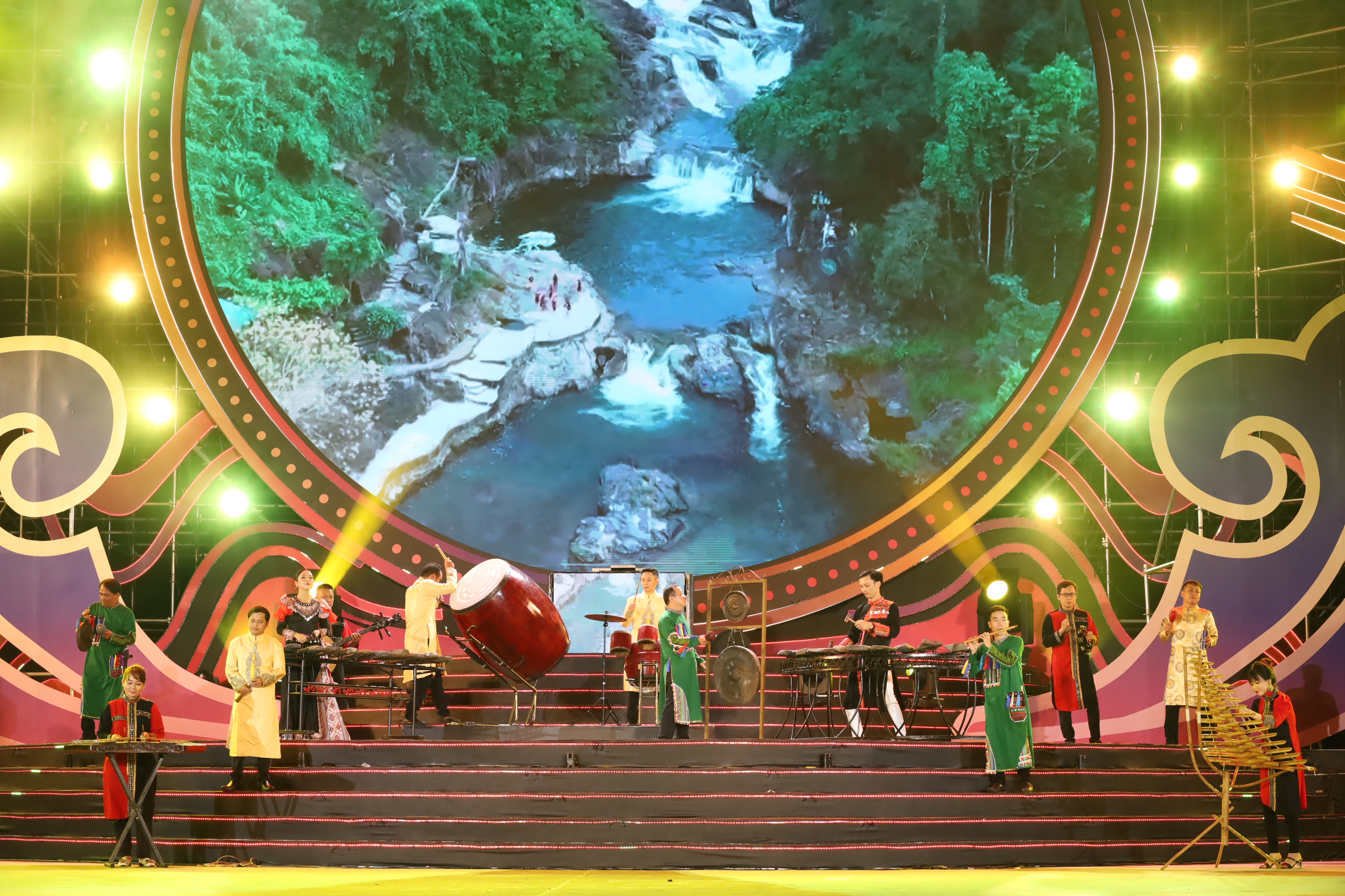 Tác phẩm độc tấu, hòa tấu nhạc cụ dân tộc đạt giải: Được đưa đến công chúng