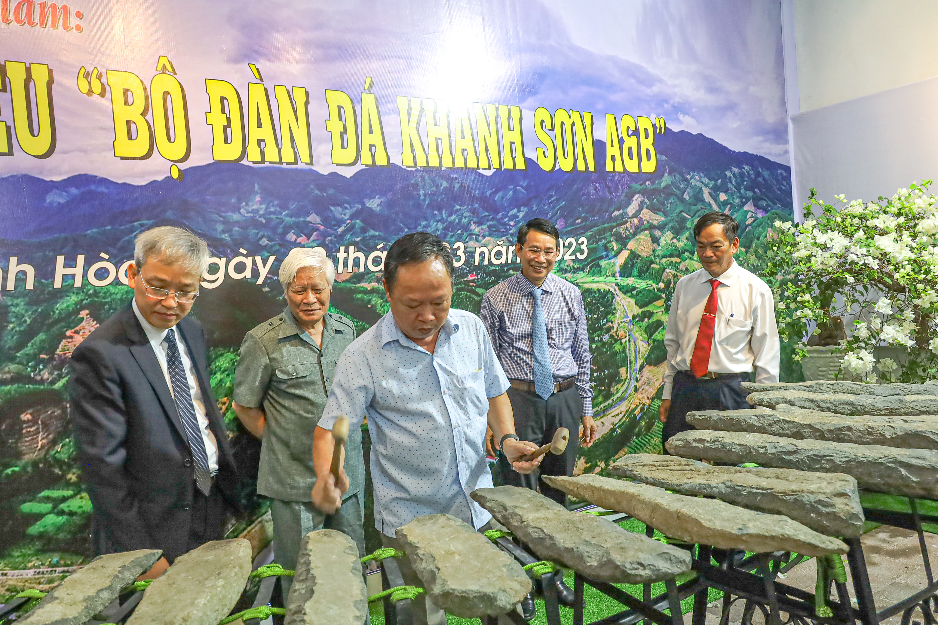 Cần chuẩn hóa thang âm đàn đá Khánh Sơn