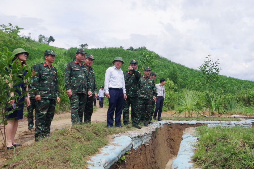 Bí thư Tỉnh ủy Nguyễn Hải Ninh kiểm tra thực địa công tác chuẩn bị diễn tập khu vực phòng thủ