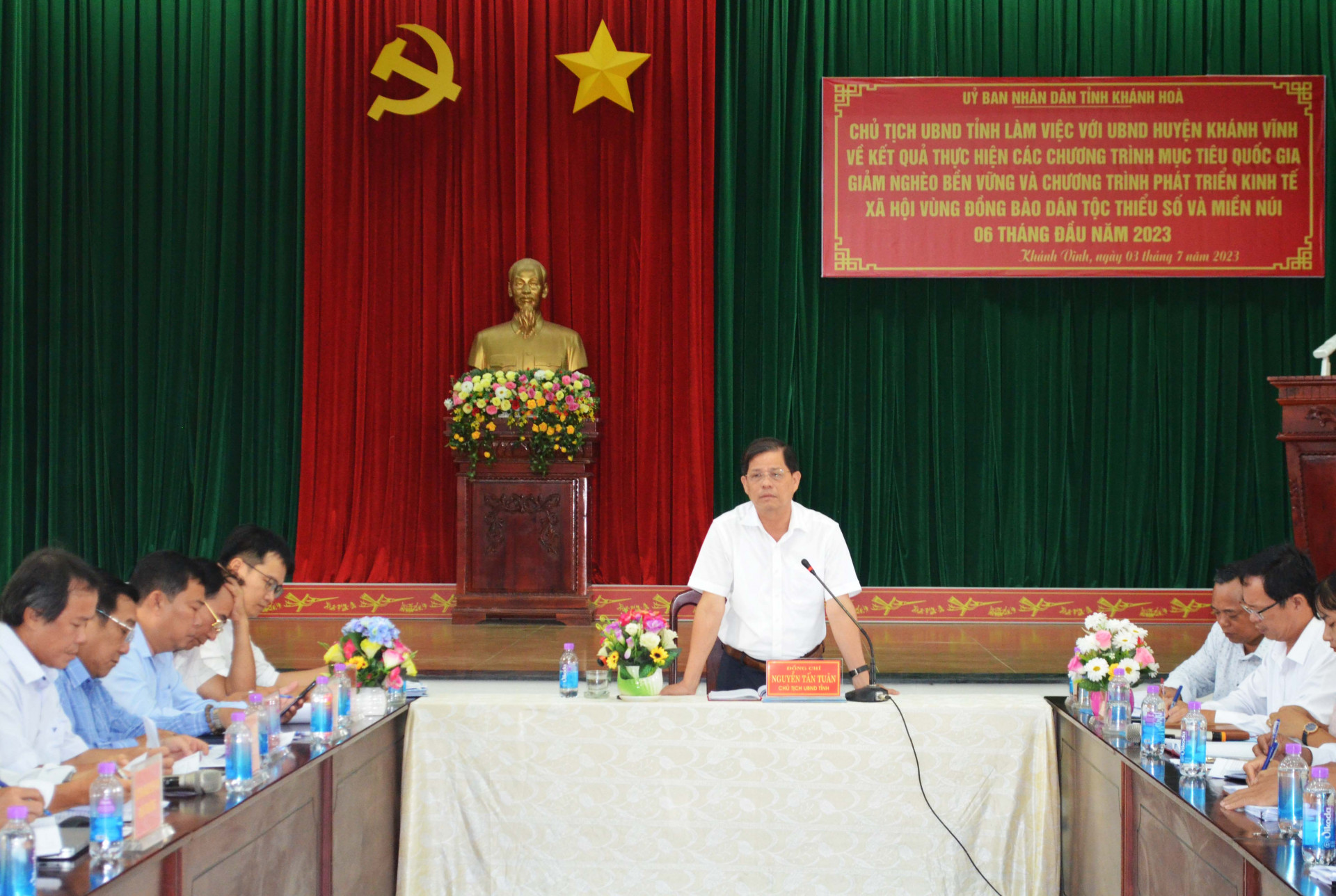 Đồng chí Nguyễn Tấn Tuân – Phó Bí thư Tỉnh ủy, Chủ tịch UBND tỉnh phát biểu tại buổi làm việc.