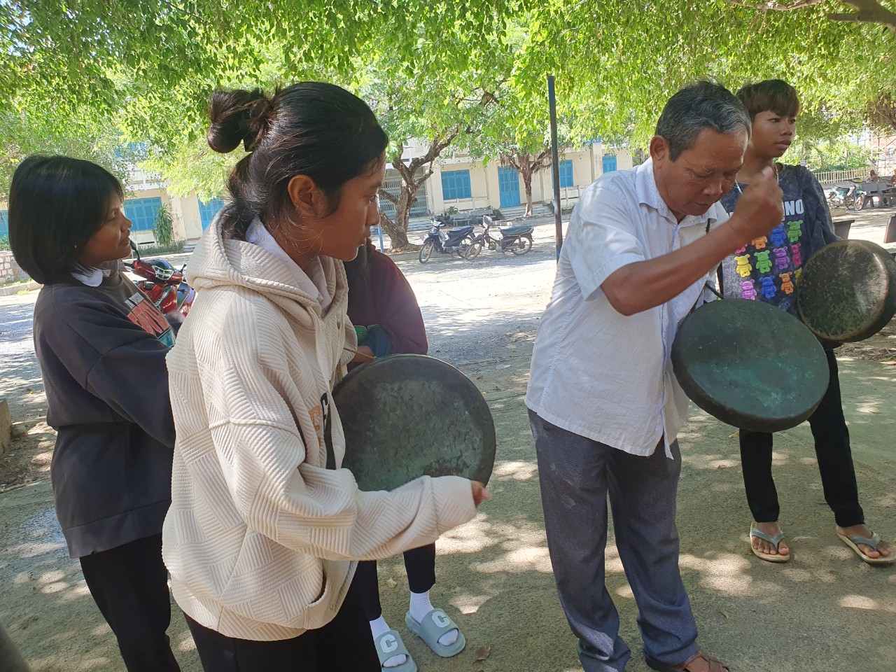 Để thanh âm mã la mãi ngân vang