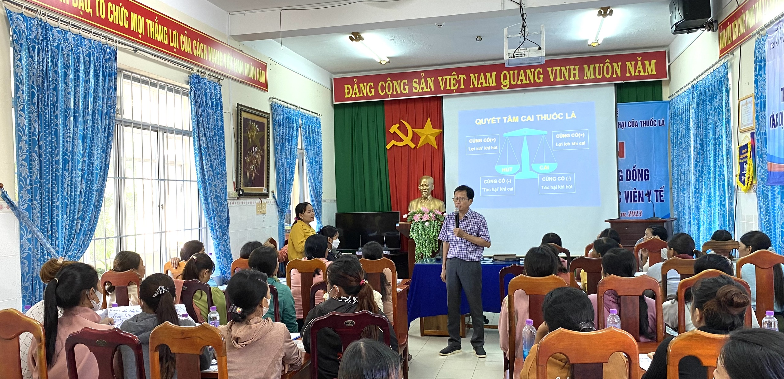 Nâng cao kỹ năng cho nhân viên y tế thôn, bản