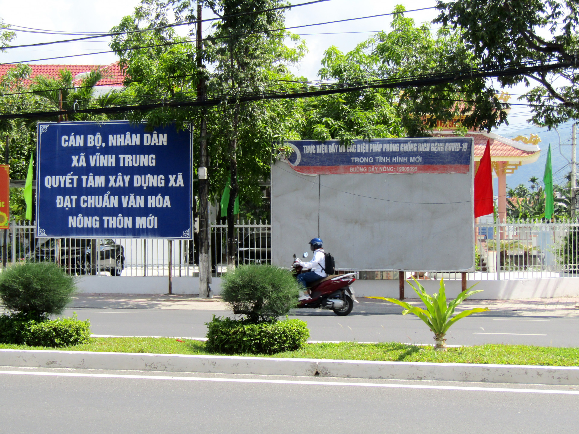 Cần thay mới pa nô tuyên truyền.