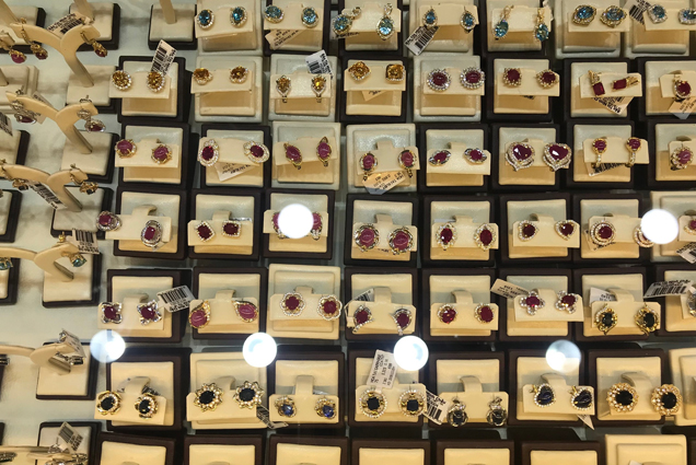 Giá vàng giảm 150.000 đồng mỗi lượng