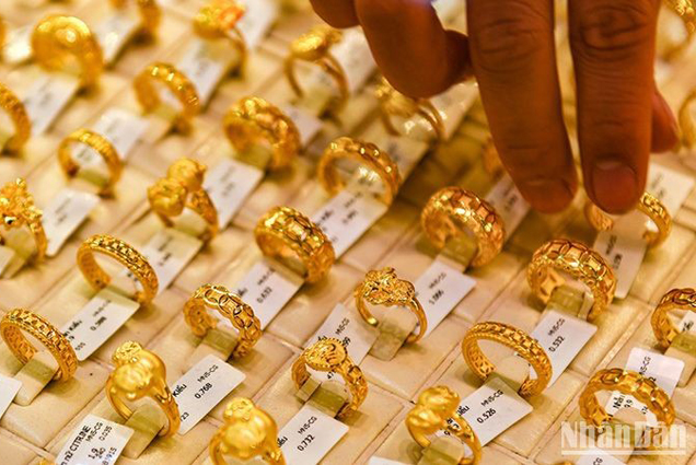 Giá vàng ngày 12/7: USD giảm, vàng đồng loạt tăng giá