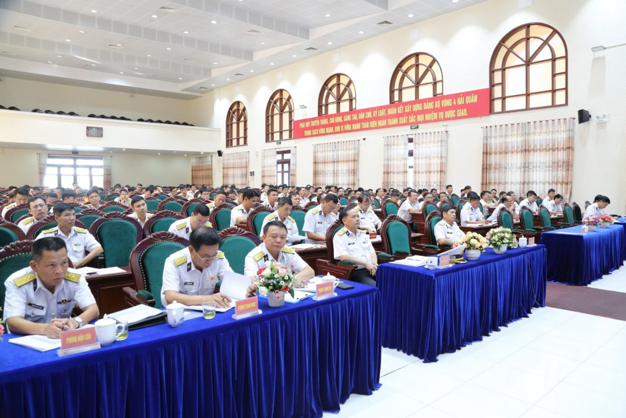 Vùng 4 Hải quân sơ kết công tác đảng, công tác chính trị 6 tháng đầu năm