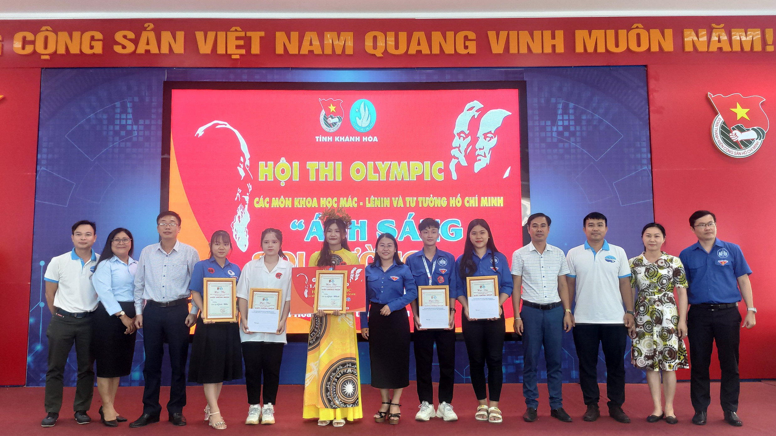 Vòng thi cấp tỉnh Hội thi Olympic toàn quốc các môn khoa học Mác - Lênin và tư tưởng Hồ Chí Minh:: Thí sinh Đoàn Thị Ngọc Hồng của Trường Cao đẳng Du lịch Nha Trang đạt giải nhất